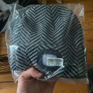 Tutuko LED Beanie Hat w/Flashlight